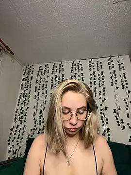 Snapshot of Kitty_Katrine chatting on 03-21-25, 06:40 Kitty Katrine online show from 03-21-25, 06:40