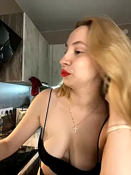 Snapshot of Kitty_Katrine chatting on 10-20-25, 04:07 Kitty Katrine online show from 10-20-25, 04:07