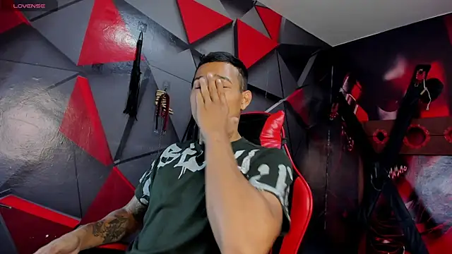 Snapshot of Hana_and_Zeta chatting on 10-08-25, 12:14 Hana and Zeta online show from 10-08-25, 12:14