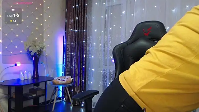 Snapshot of JessieOMays chatting on 11-17-25, 01:44 JessieOMays online show from 11-17-25, 01:44