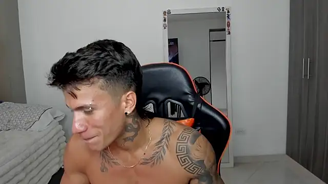 pettergrey1 online show from 02-11-26, 09:42