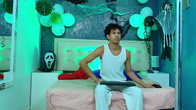 Erick Zhimerman online show from 10-27-25, 03:54