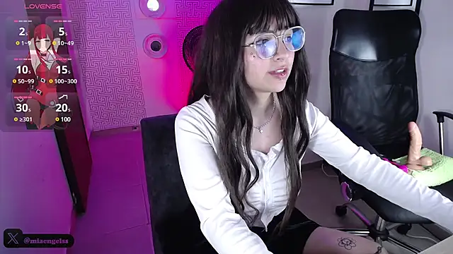 MiaEngels online show from 01-31-25, 02:26