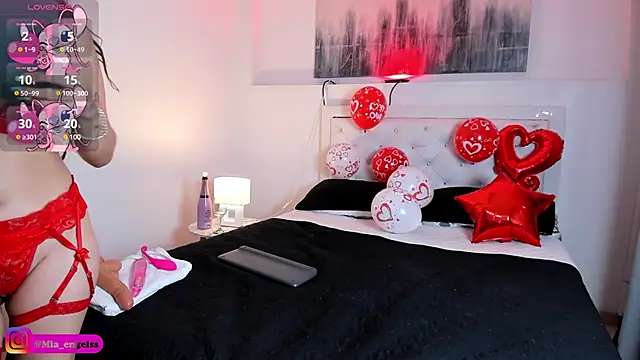 MiaEngels online show from 02-14-25, 02:12