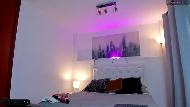MiaEngels online show from 02-26-25, 04:56