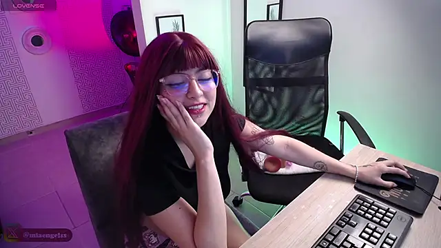 MiaEngels online show from 03-10-25, 02:05