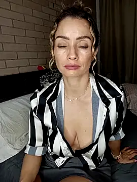 Snapshot of Loly_Horny chatting on 05-07-26, 01:44 Loly Horny online show from 05-07-26, 01:44