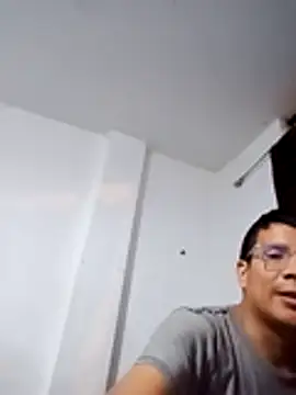 Snapshot of PequeArely chatting on 12-30-24, 06:20 PequeArely online show from 12-30-24, 06:20