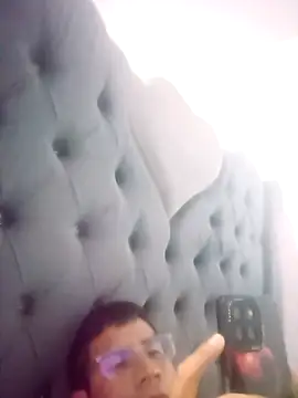 Snapshot of PequeArely chatting on 01-04-25, 03:29 PequeArely online show from 01-04-25, 03:29