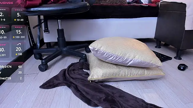 Snapshot of brigittemiller chatting on 02-10-25, 09:47 brigittemiller online show from 02-10-25, 09:47