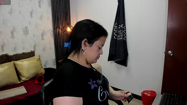 Snapshot of brigittemiller chatting on 02-11-25, 03:51 brigittemiller online show from 02-11-25, 03:51