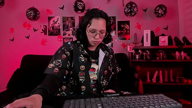 lilith-deveraux online show from 11-24-25, 03:28