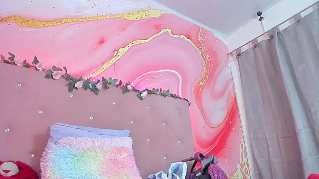 Taylor  cooper online show from 01-29-25, 01:05