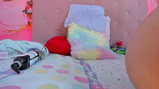 Taylor  cooper online show from 02-12-25, 12:58