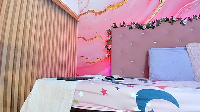 Taylor  cooper online show from 02-18-25, 06:58