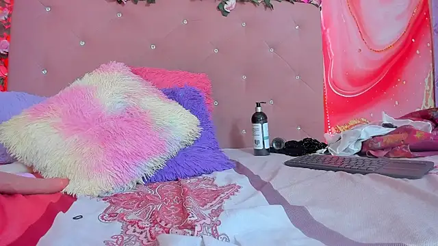 Taylor  cooper online show from 03-01-25, 01:11