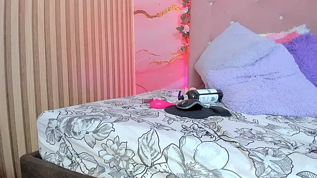 Taylor  cooper online show from 03-09-25, 12:53