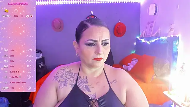 Snapshot of Ivonnee__ chatting on 12-28-24, 04:08 Ivonnee   online show from 12-28-24, 04:08