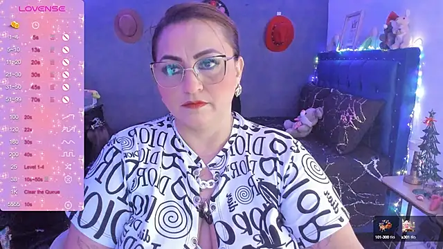 Snapshot of Ivonnee__ chatting on 01-05-25, 03:00 Ivonnee   online show from 01-05-25, 03:00