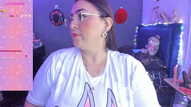 Snapshot of Ivonnee__ chatting on 01-12-25, 02:35 Ivonnee   online show from 01-12-25, 02:35