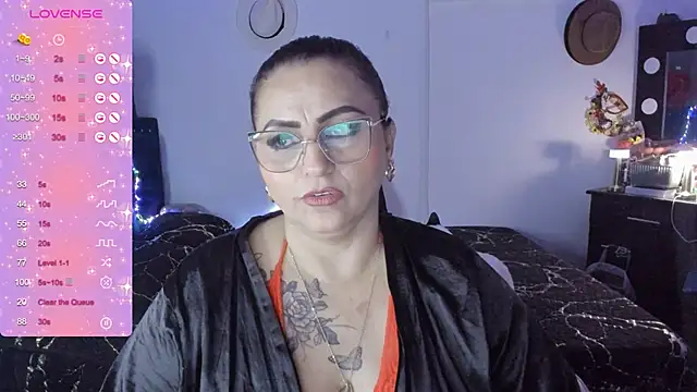 Snapshot of Ivonnee__ chatting on 01-20-25, 06:53 Ivonnee   online show from 01-20-25, 06:53