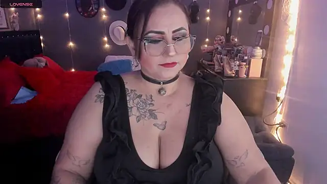 Snapshot of Ivonnee__ chatting on 03-02-25, 02:19 Ivonnee   online show from 03-02-25, 02:19