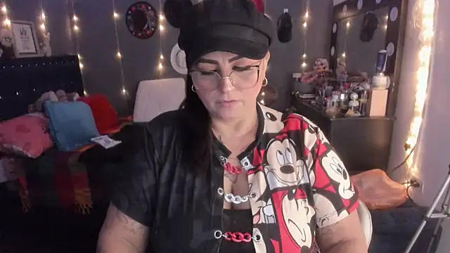 Snapshot of Ivonnee__ chatting on 03-16-25, 03:47 Ivonnee   online show from 03-16-25, 03:47