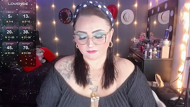 Snapshot of Ivonnee__ chatting on 03-23-25, 02:59 Ivonnee   online show from 03-23-25, 02:59