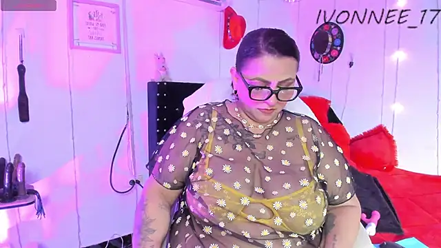 Snapshot of Ivonnee__ chatting on 03-17-26, 02:38 Ivonnee online show from 03-17-26, 02:38