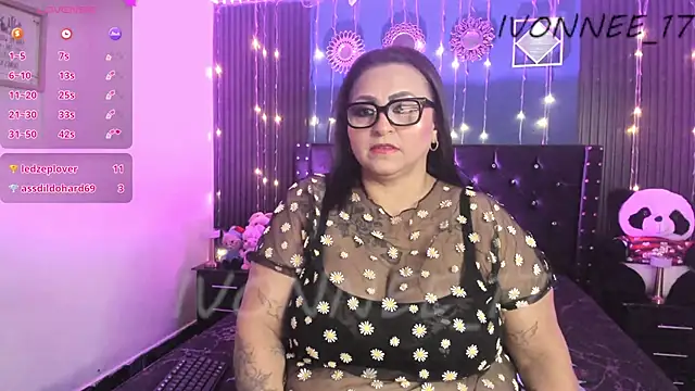 Snapshot of Ivonnee__ chatting on 04-08-26, 09:48 Ivonnee online show from 04-08-26, 09:48