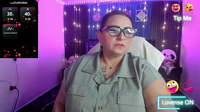 Snapshot of Ivonnee__ chatting on 04-11-26, 03:44 Ivonnee online show from 04-11-26, 03:44