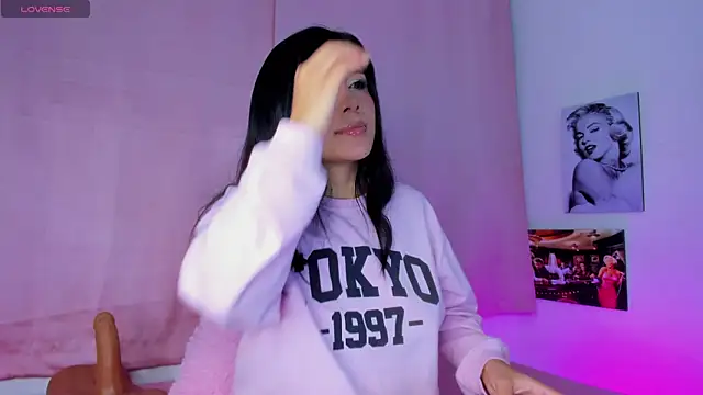 Snapshot of tellmebri chatting on 10-03-25, 08:33 tellmebri online show from 10-03-25, 08:33