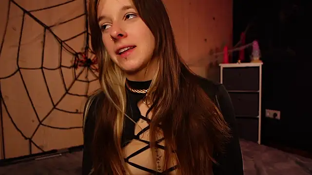 Snapshot of Izzy_Inked chatting on 10-27-25, 06:39 Izzy Inked online show from 10-27-25, 06:39