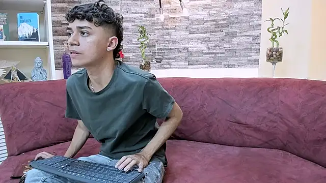 DamiBright online show from 02-05-25, 07:42