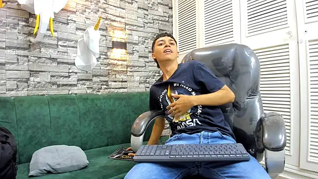 DamiBright online show from 10-11-25, 05:44