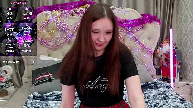 Snapshot of MiriaamWhite chatting on 12-23-24, 04:12 MiriaamWhite online show from 12-23-24, 04:12