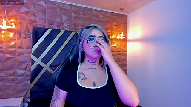 Snapshot of Alahia_Dangelo chatting on 10-01-25, 11:38 Alahia Dangelo online show from 10-01-25, 11:38