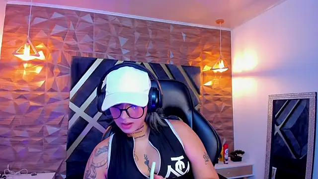 Snapshot of Alahia_Dangelo chatting on 10-03-25, 11:51 Alahia Dangelo online show from 10-03-25, 11:51