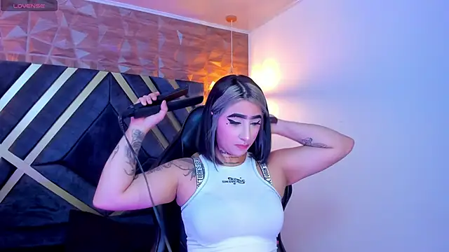 Snapshot of Alahia_Dangelo chatting on 10-10-25, 11:31 Alahia Dangelo online show from 10-10-25, 11:31