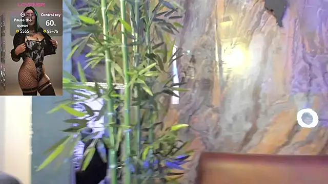 Snapshot of Alahia_Dangelo chatting on 10-29-25, 05:25 Alahia Dangelo online show from 10-29-25, 05:25