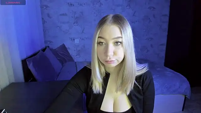 Snapshot of Annabelle_Art chatting on 01-13-25, 01:39 Annabelle Art online show from 01-13-25, 01:39