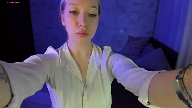 Snapshot of Annabelle_Art chatting on 01-16-25, 03:35 Annabelle Art online show from 01-16-25, 03:35