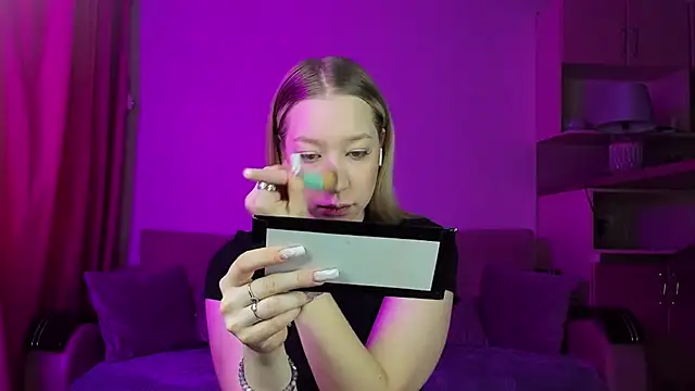 Snapshot of Annabelle_Art chatting on 02-11-25, 05:37 Annabelle Art online show from 02-11-25, 05:37
