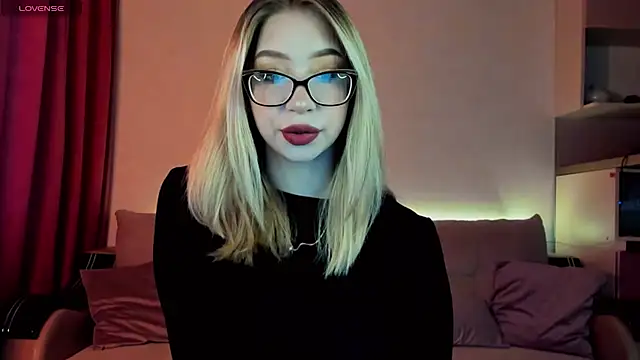 Snapshot of Annabelle_Art chatting on 03-11-25, 01:45 Annabelle Art online show from 03-11-25, 01:45