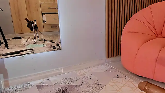 Eilin clio online show from 12-21-24, 03:42