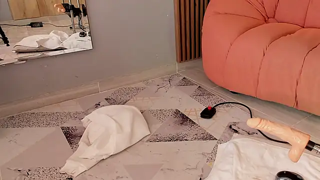 Eilin clio online show from 12-22-24, 04:17