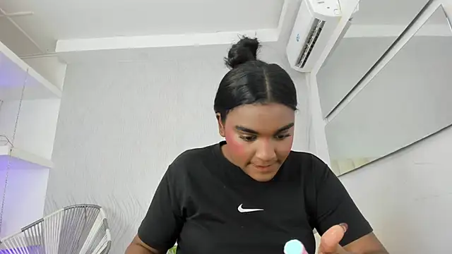 kayna gomez online show from 10-31-25, 07:37