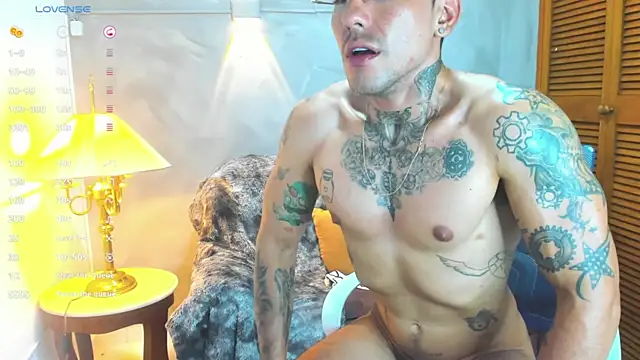 Snapshot of Dylanstonne chatting on 01-16-25, 11:48 Dylanstonne online show from 01-16-25, 11:48