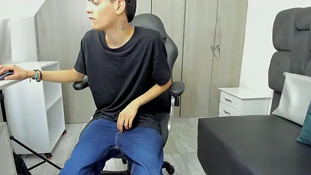 Yef Thin online show from 12-28-24, 02:33