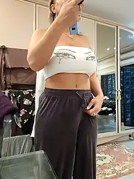 Snapshot of Sparkle2206 chatting on 10-05-25, 11:24 Sparkle2206 online show from 10-05-25, 11:24